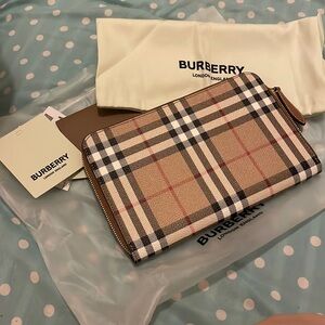 BURBERRY TRAVEL WALLET CLUTCH RRP $750